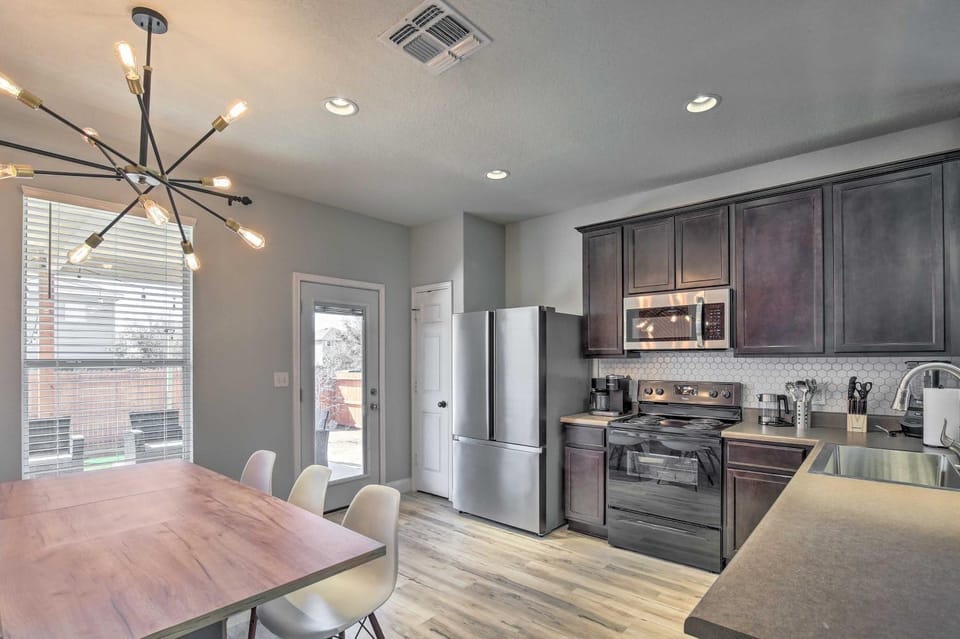 San Antonio Home with Patio and Grill Near SeaWorld! House in San Antonio