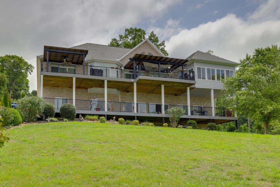 Spacious Baneberry Home w/ Lake Douglas Views! House in Baneberry