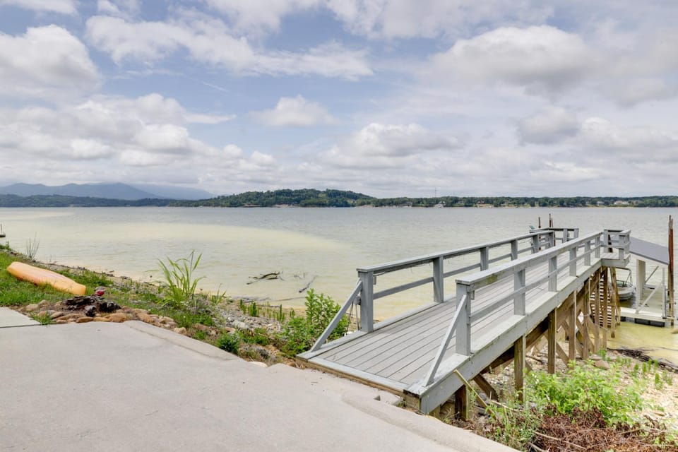 Spacious Baneberry Home w/ Lake Douglas Views! House in Baneberry