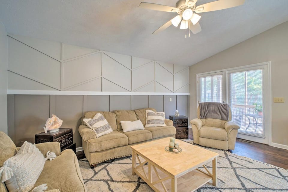 Oak Island Getaway w/ Yard - Walk to Beach! House in Oak Island
