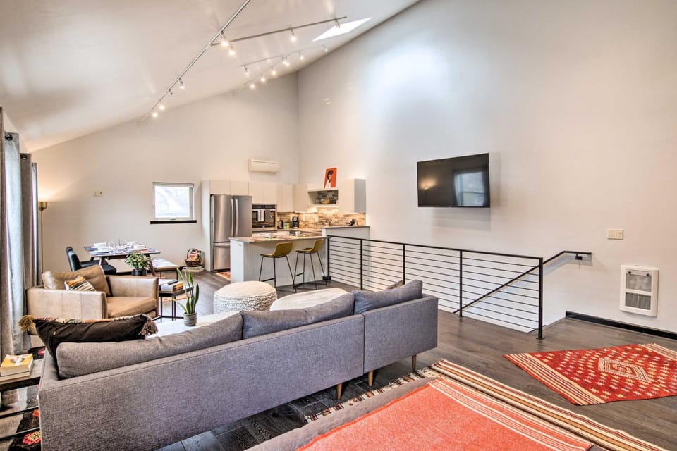 Contemporary-Boho Loft in Downtown Livingston! Apartment in Livingston