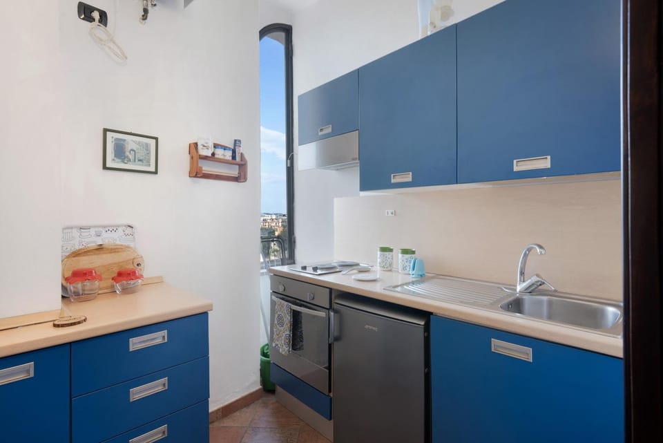 Kitchen or kitchenette, Living room
