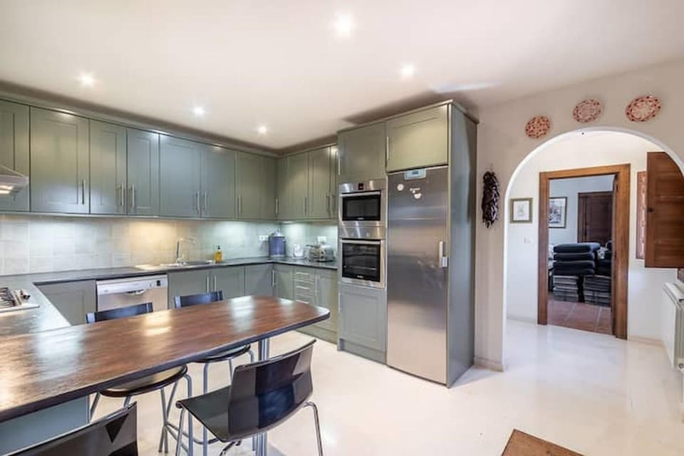 Property building, Kitchen or kitchenette, Living room