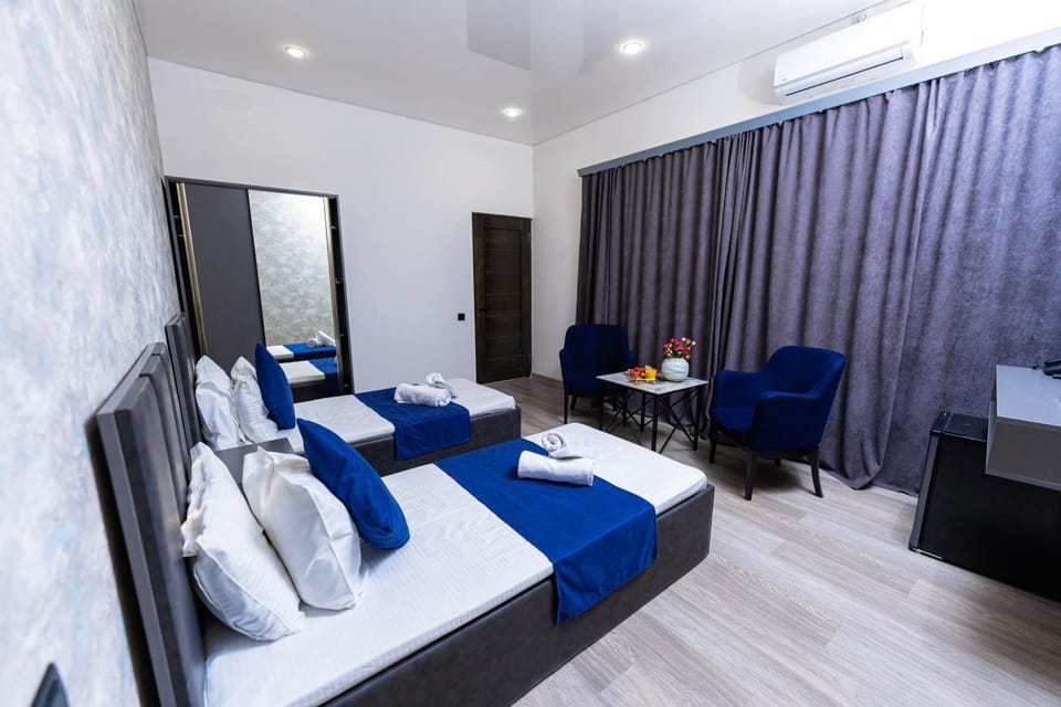 Photo of the whole room, Bedroom, towels