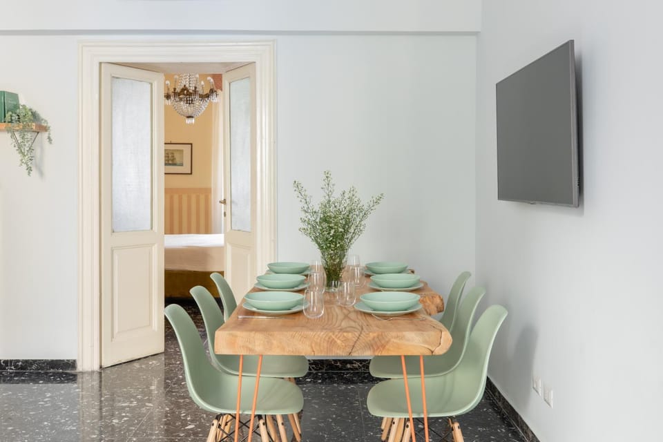 Seating area, Dining area