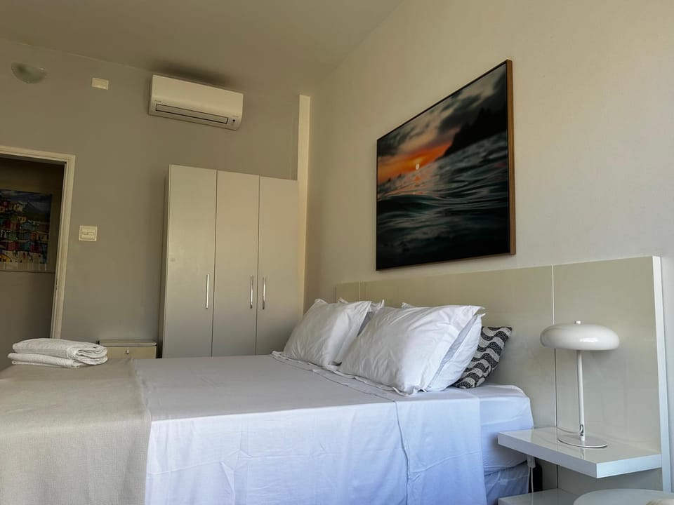 ELEGANT STUDIO VISTA LATERAL MAR IPANEMA BEST LOCATlON Apartment in Rio de Janeiro