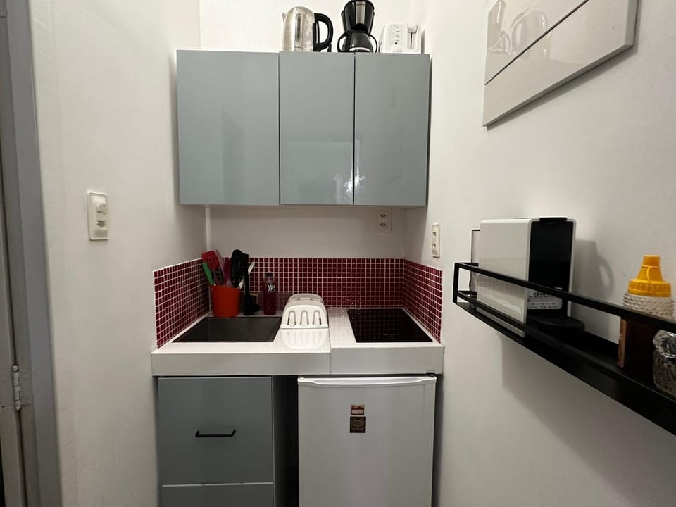 ELEGANT STUDIO VISTA LATERAL MAR IPANEMA BEST LOCATlON Apartment in Rio de Janeiro