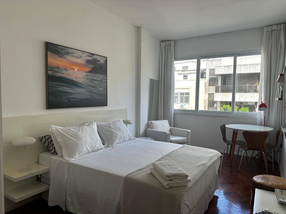 ELEGANT STUDIO VISTA LATERAL MAR IPANEMA BEST LOCATlON Apartment in Rio de Janeiro