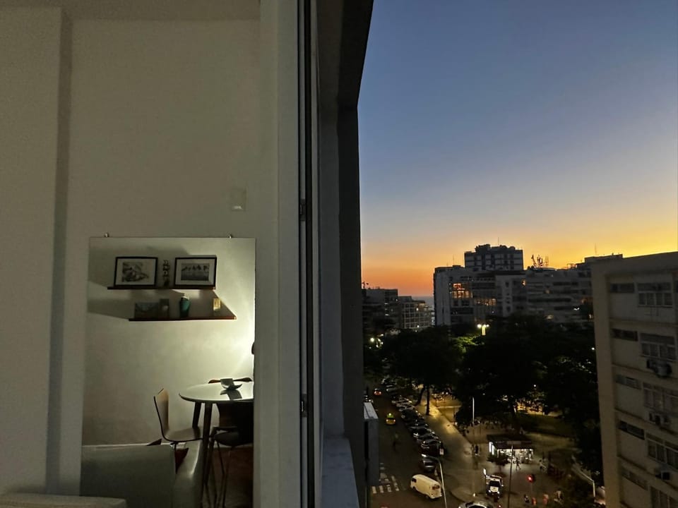 ELEGANT STUDIO VISTA LATERAL MAR IPANEMA BEST LOCATlON Apartment in Rio de Janeiro