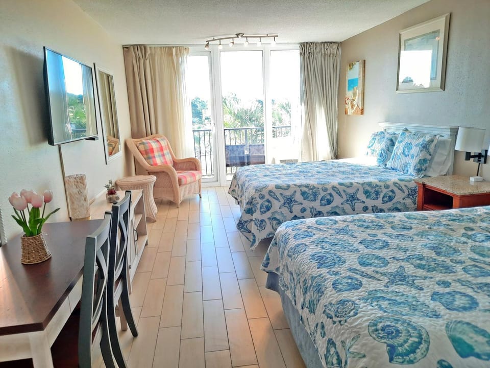Bed, Living room, Photo of the whole room, Seating area, Bedroom