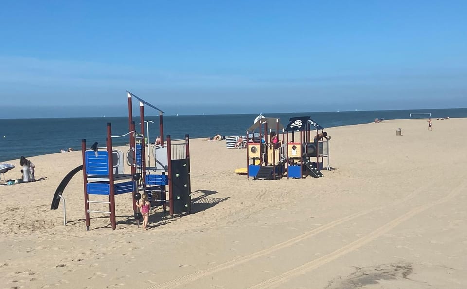 Ruim zonnig appartement op 50m van strand Apartment in Ostend