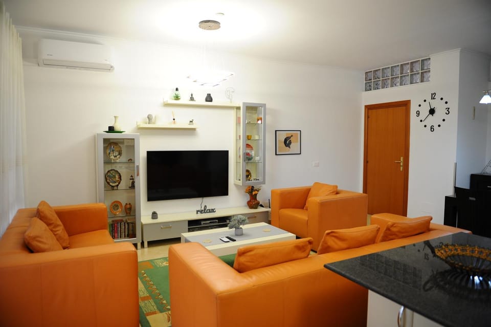 Communal lounge/ TV room, TV and multimedia, Living room, Seating area