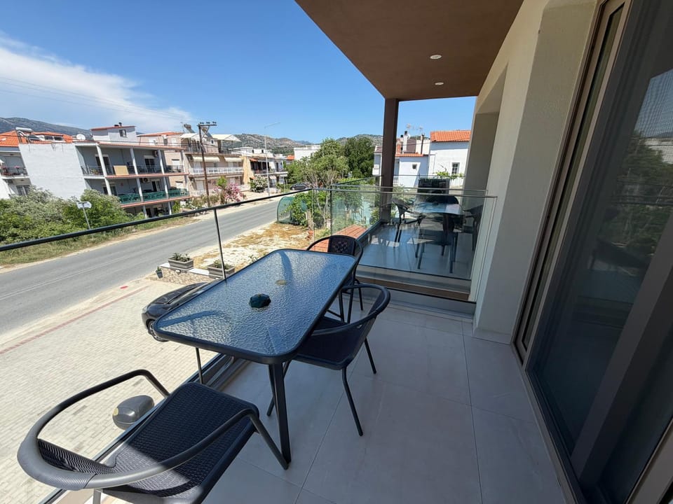 View (from property/room), Balcony/Terrace, Dining area