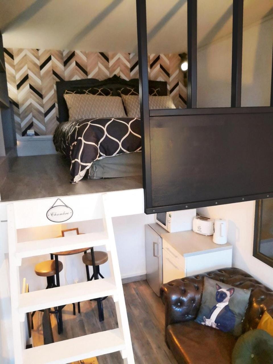 L'INTIMISTE à Saint Lô - Atypique - Studio Duplex Privé tout équipé - Gare - Centre - Parking gratuit - Entrée autonome - Chambre en mezzanine - Wifi - Netflix - Lave-linge Apartment in Saint-Lô