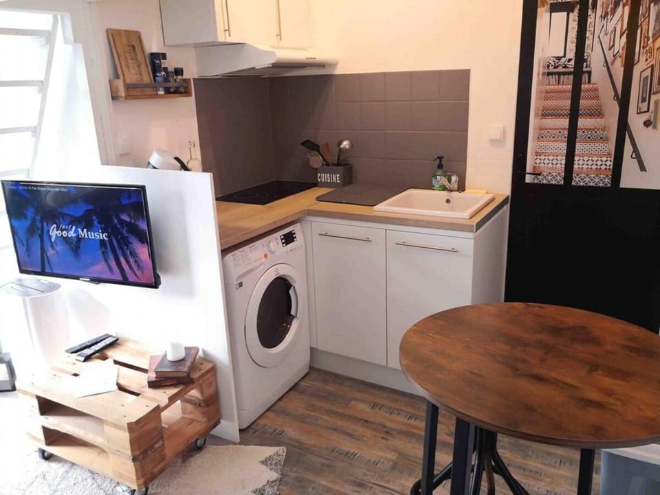 L'INTIMISTE à Saint Lô - Atypique - Studio Duplex Privé tout équipé - Gare - Centre - Parking gratuit - Entrée autonome - Chambre en mezzanine - Wifi - Netflix - Lave-linge Apartment in Saint-Lô