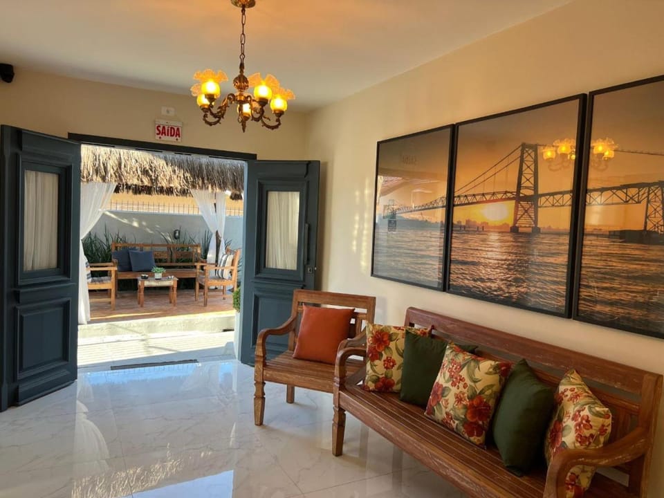 Seating area, Breakfast