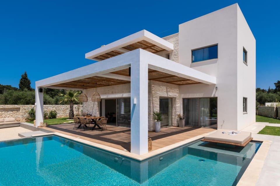 Property building, Patio, Day, Pool view, Swimming pool, sunbed