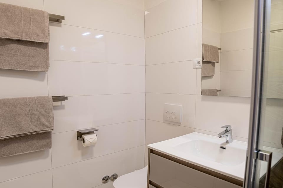 Toilet, BBQ facilities, Bathroom, towels