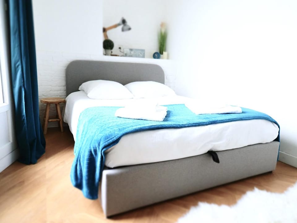 Bed, Bedroom