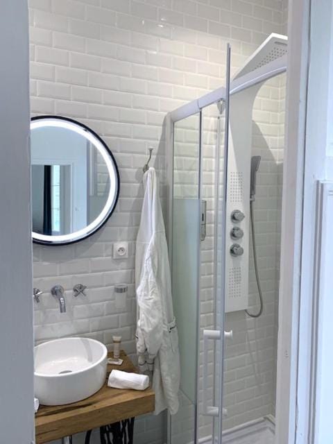 Shower, Bathroom, towels