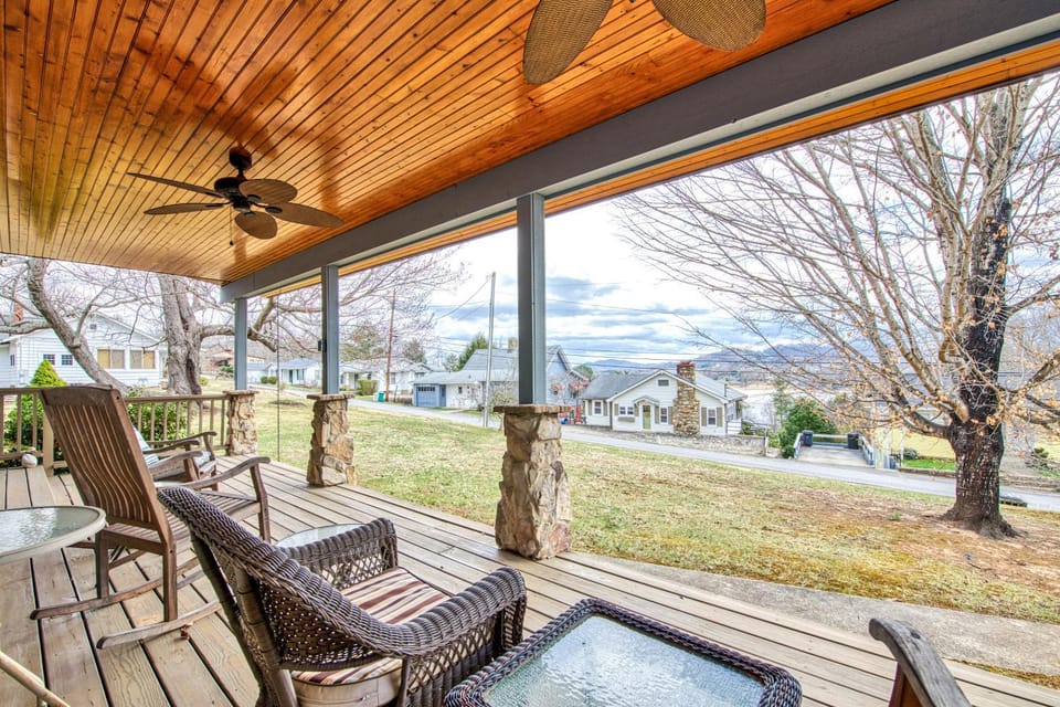 Garrison House House in Lake Junaluska