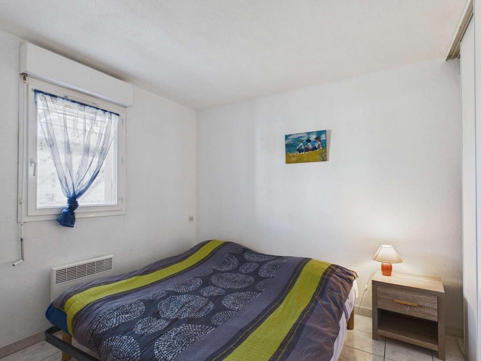 Lumineux 2 pièces à 50m de la plage avec ascenseur, loggia et équipements pour 4 personnes - FR-1-423-242 Apartment in Agde