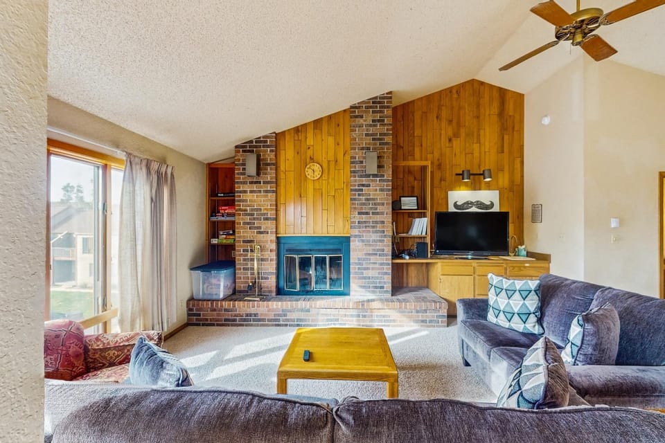 Lookout Lounge Apartment in Fraser