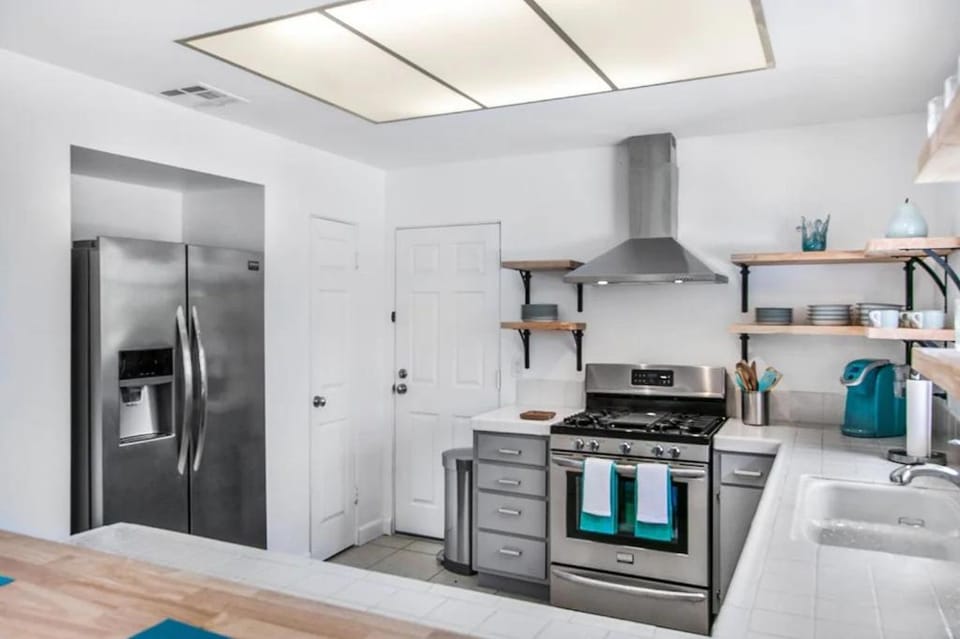 Coffee/tea facilities, Kitchen or kitchenette, dishwasher, minibar, pet friendly, stove