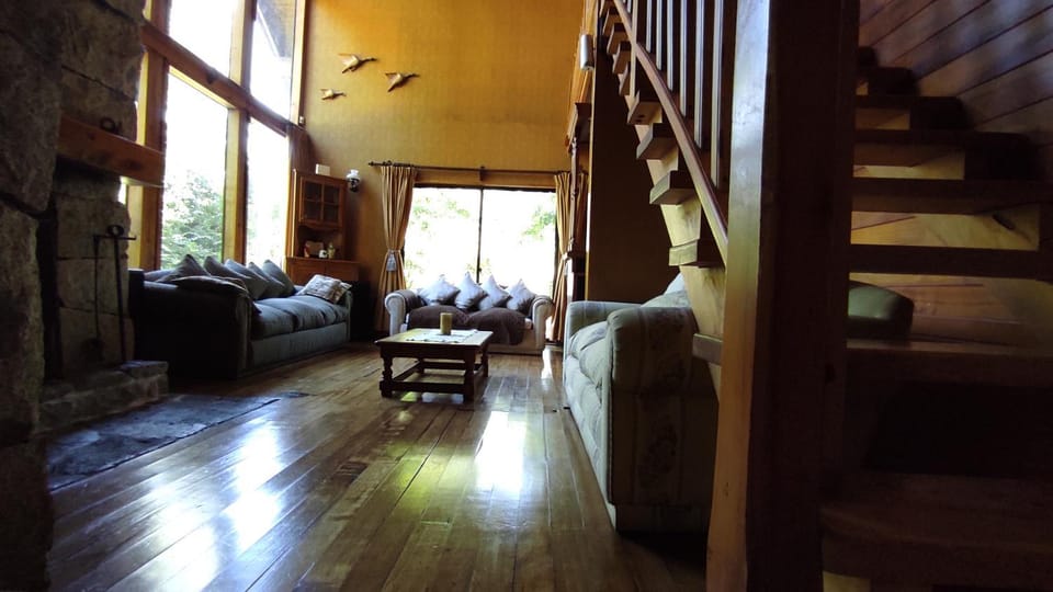 Casa Las Bandurrias Pucón-Chile House in Pucon
