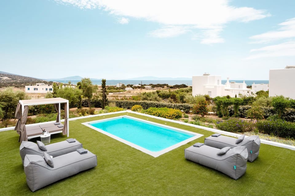 Seating area, Sea view, Swimming pool