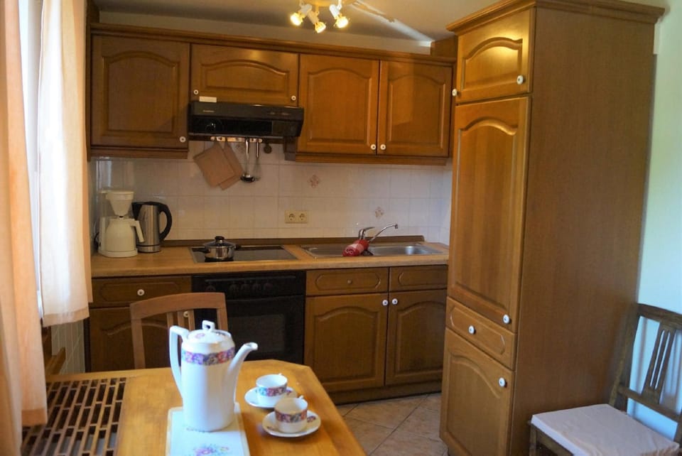Coffee/tea facilities, Kitchen or kitchenette, Dining area