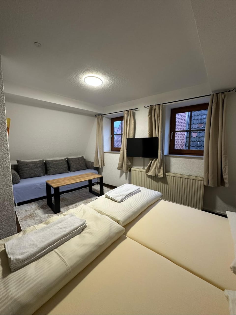 Bed, TV and multimedia, Photo of the whole room, Seating area