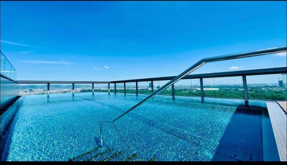 City view, River view, Swimming pool