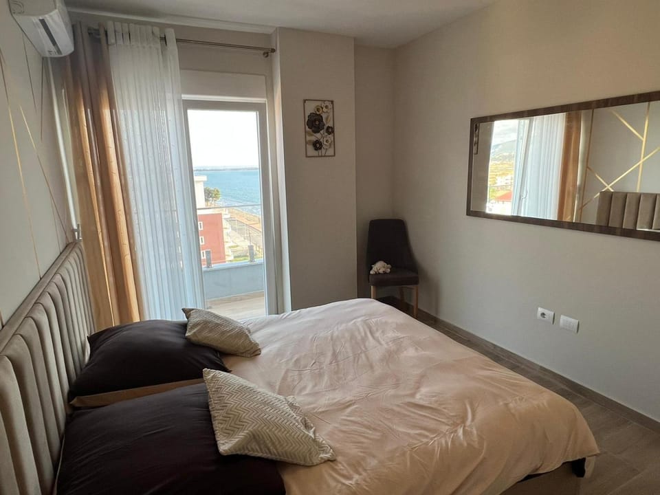 Bed, Photo of the whole room, Bedroom, internet
