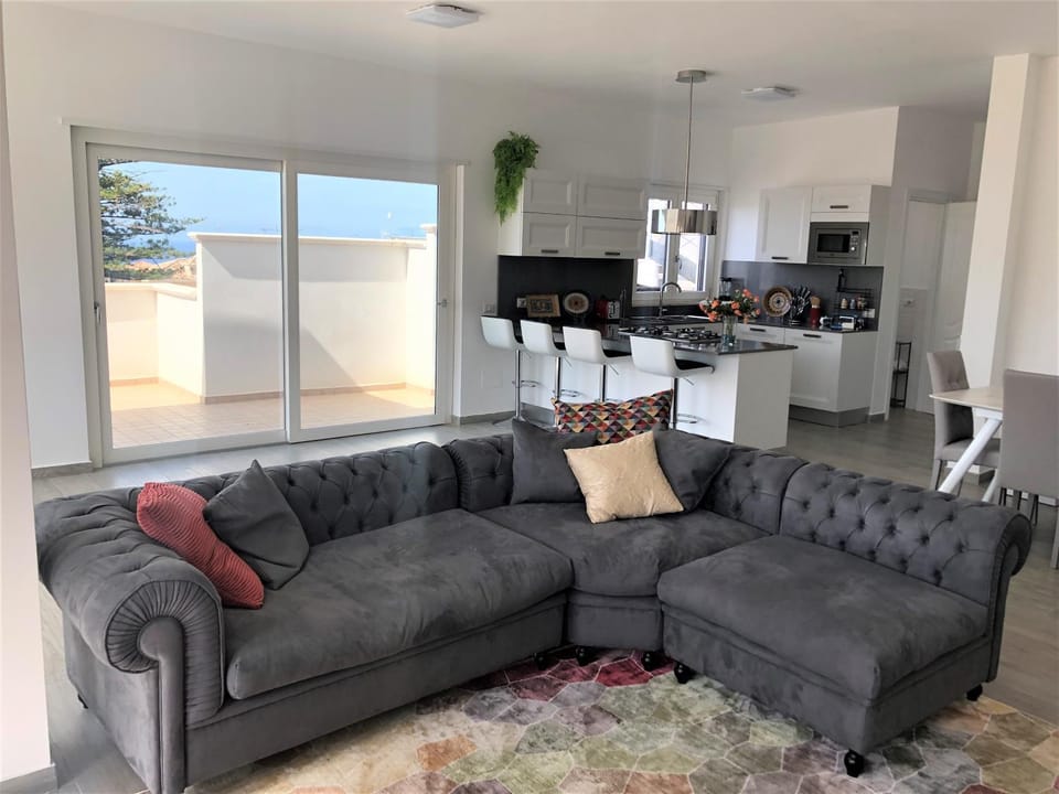 Kitchen or kitchenette, Living room, Seating area