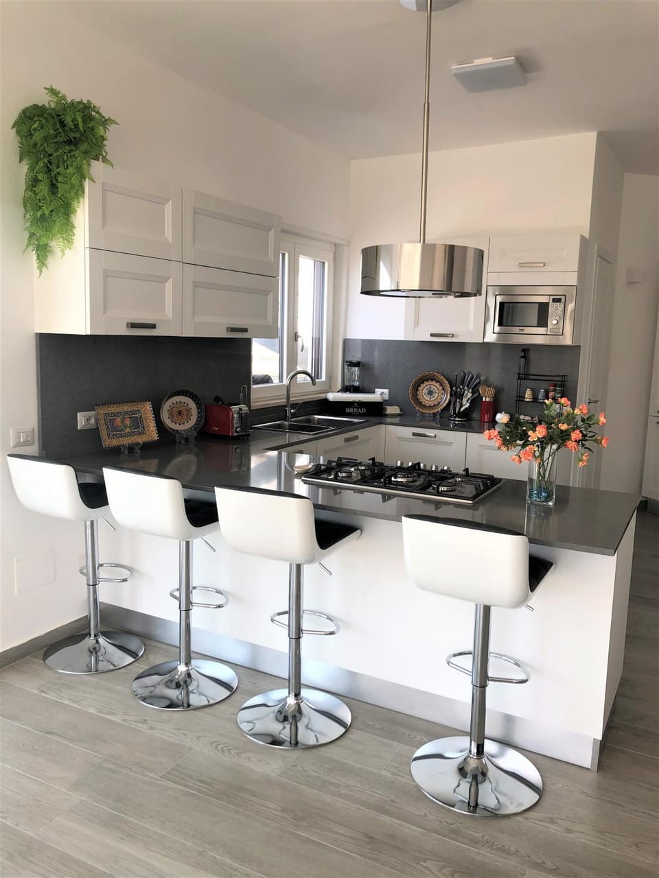 Kitchen or kitchenette, Dining area, stove