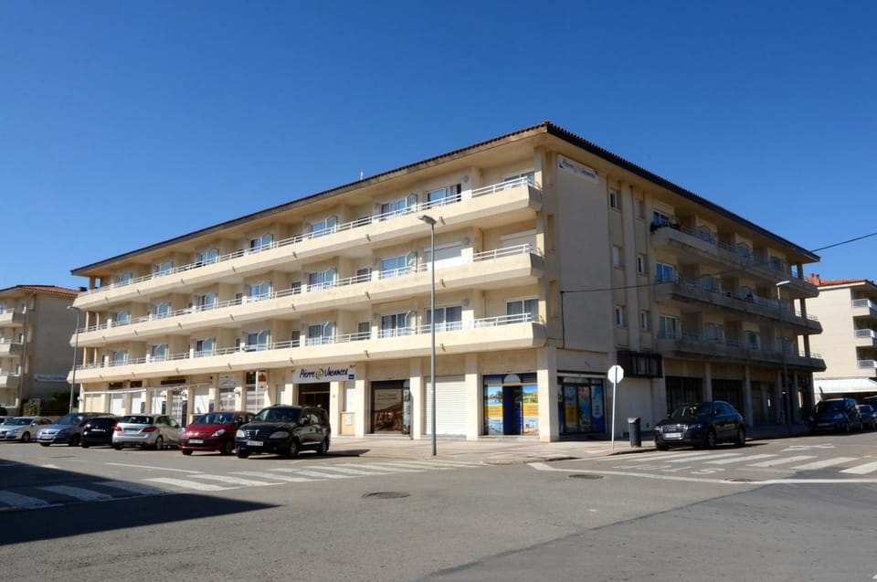 Property building, Facade/entrance, Off site