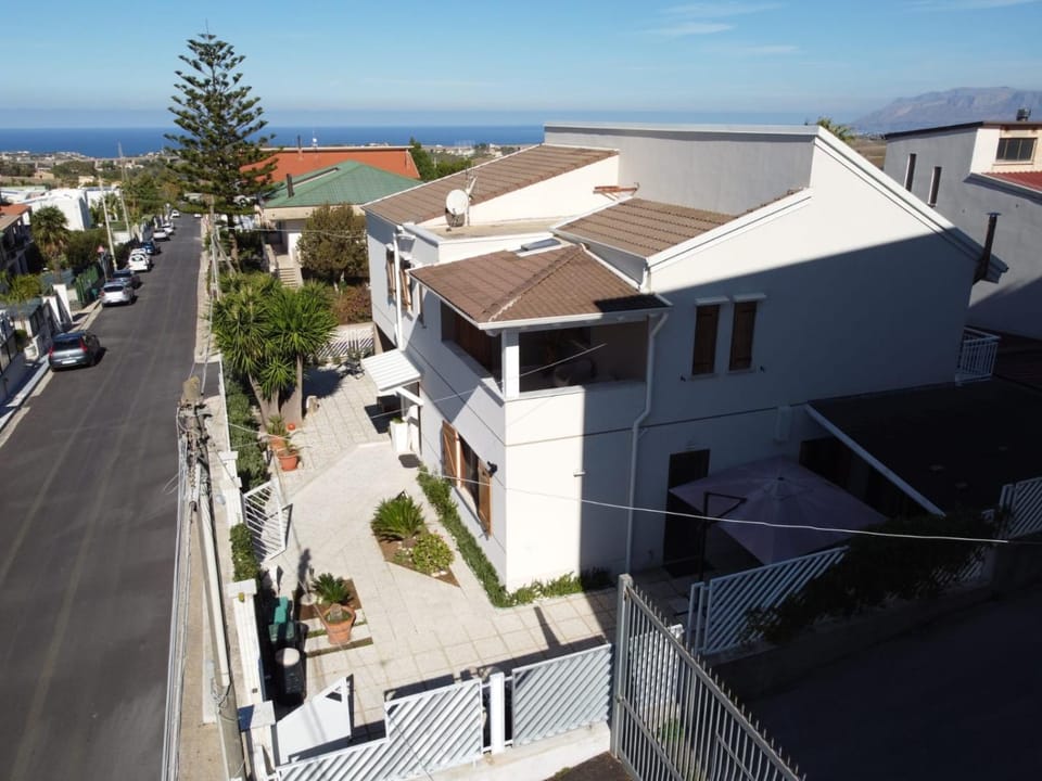 Neighbourhood, Balcony/Terrace, City view, Sea view, Street view