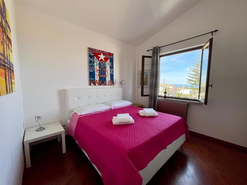 Bed, Photo of the whole room, Bedroom, Sea view