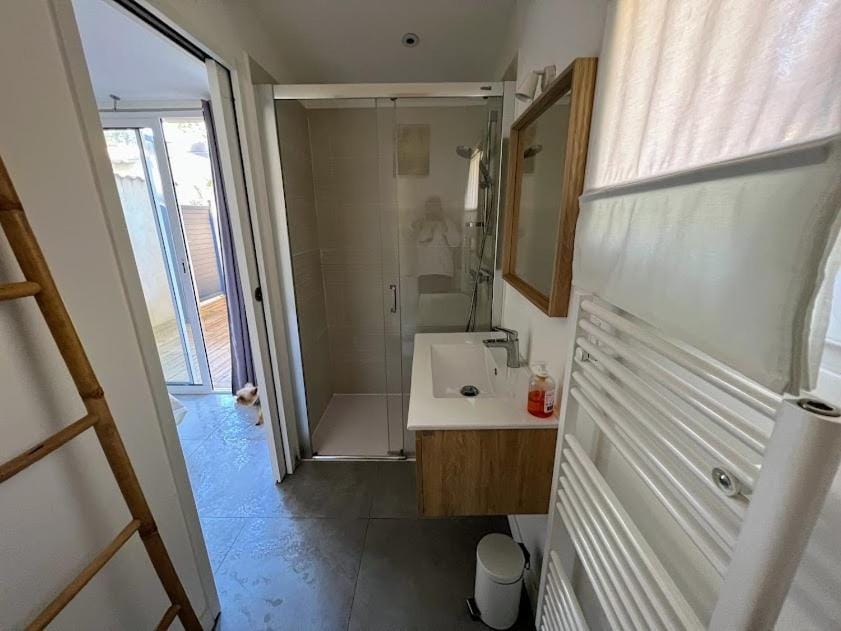 Shower, Bathroom