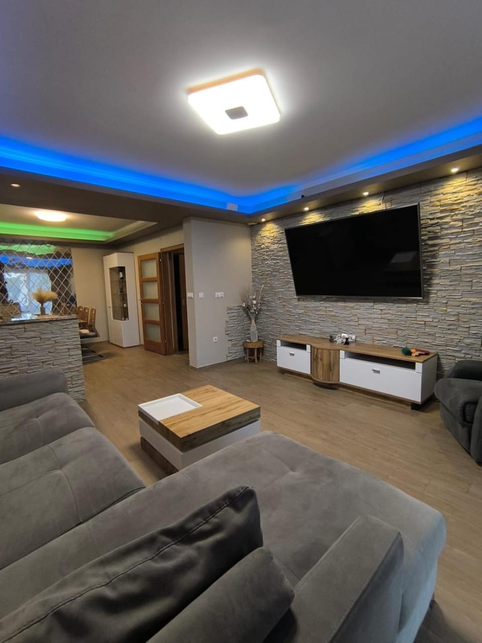 Communal lounge/ TV room, TV and multimedia, Living room, Seating area, Evening entertainment