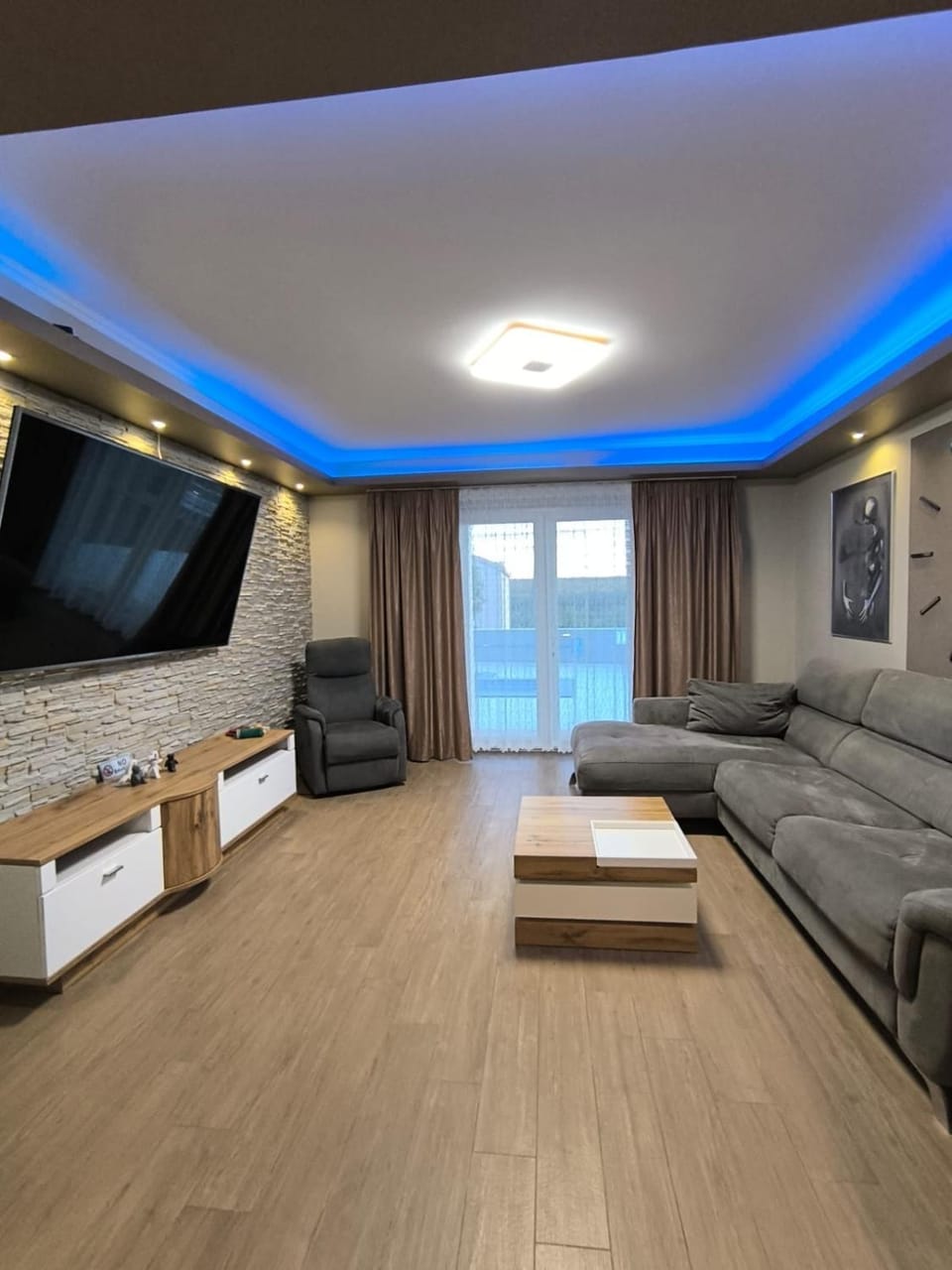 Communal lounge/ TV room, TV and multimedia, Living room