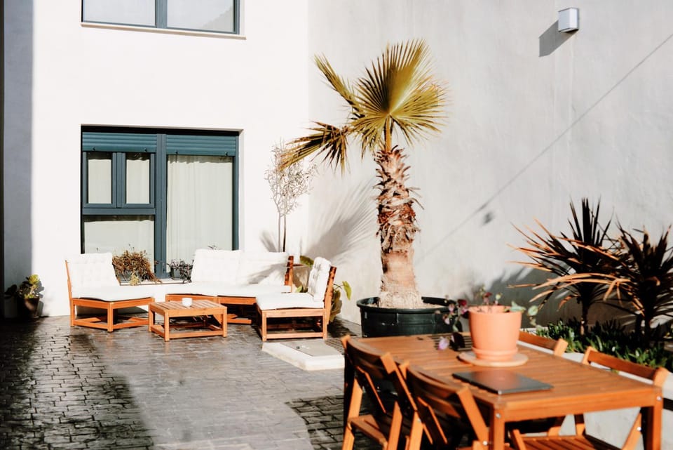 Patio, Area and facilities