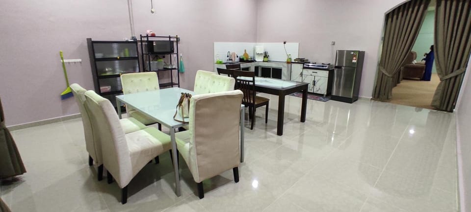 Kitchen or kitchenette, Living room, Seating area, Dining area, hair dresser, minibar