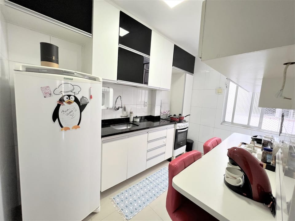Kitchen or kitchenette, Communal kitchen, minibar, oven, stove, kitchen