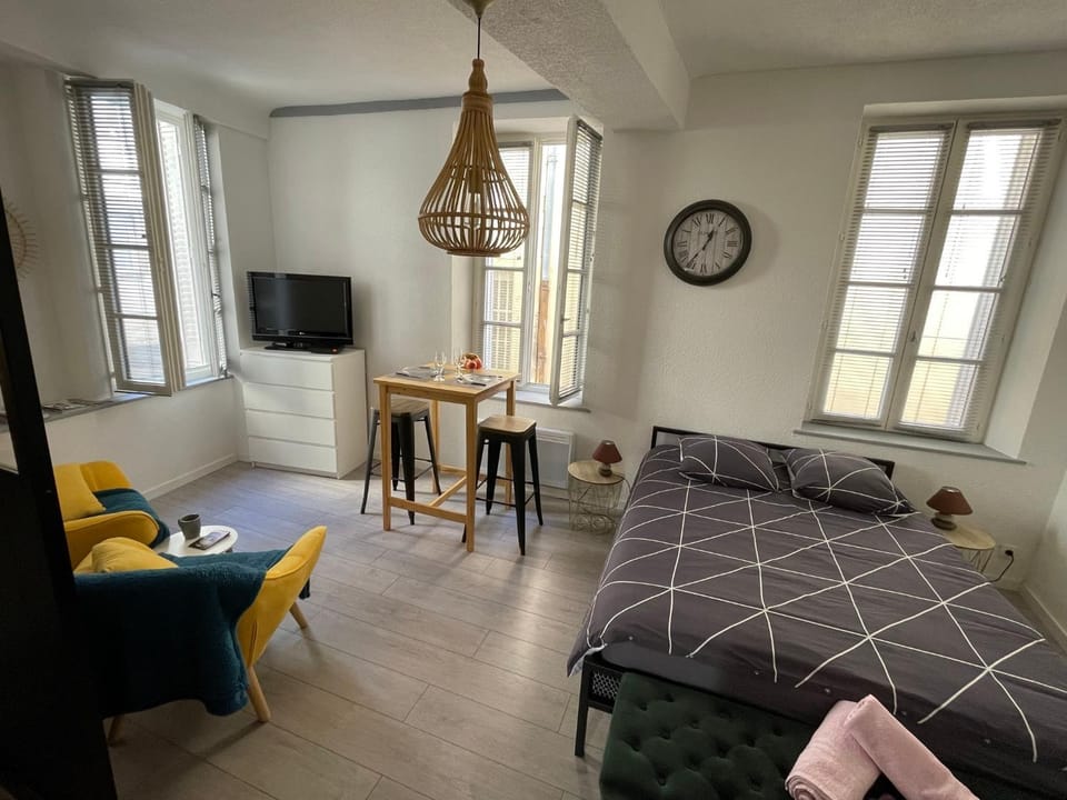Bed, Living room, Dining area