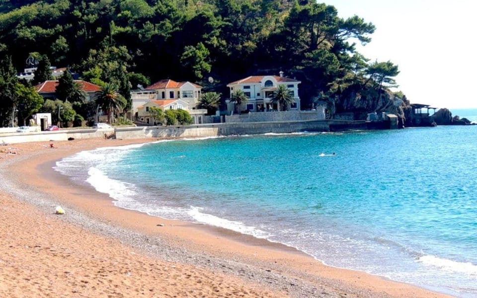 Neighbourhood, Beach