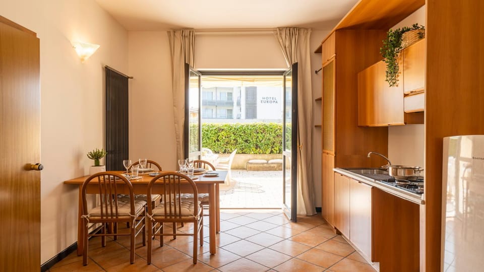 Dining area, Communal kitchen