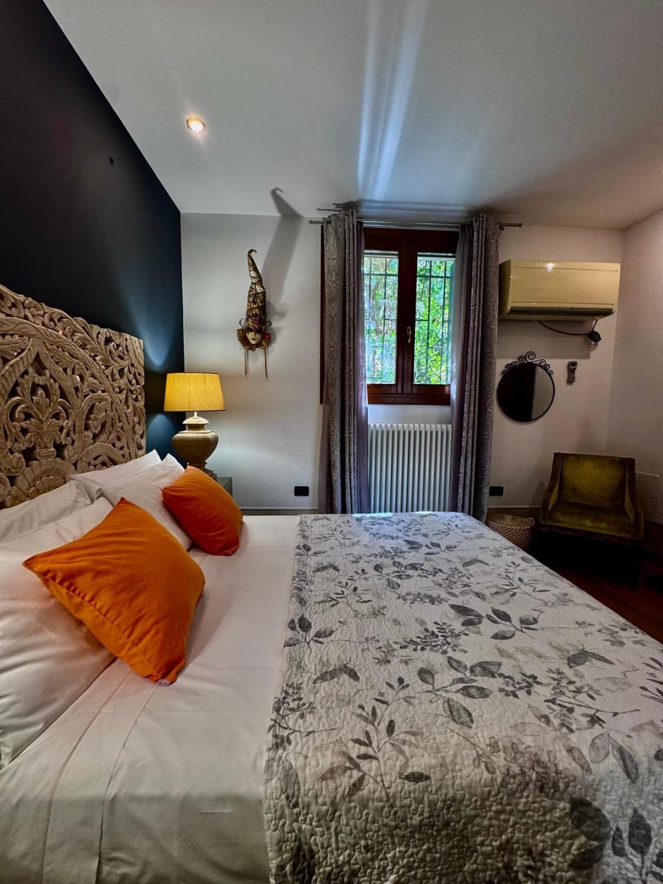 Bed, Photo of the whole room, Bedroom, air conditioner