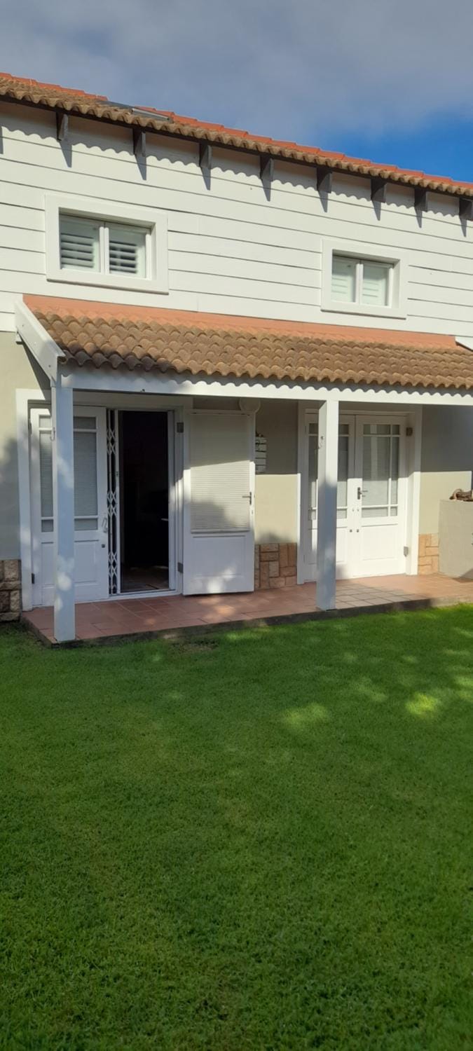 Property building, Facade/entrance, Garden